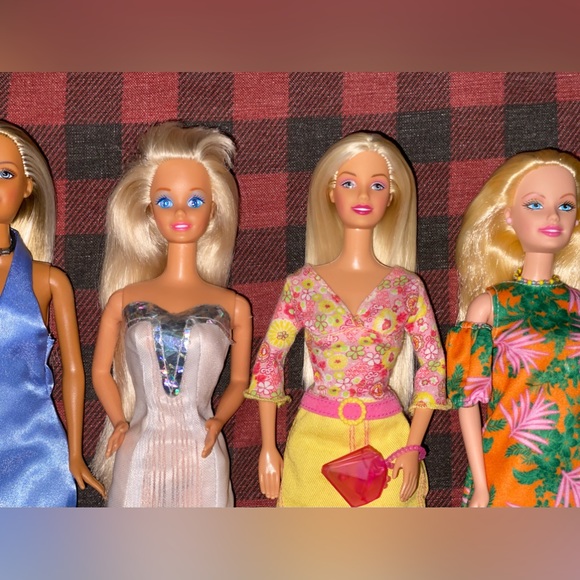 12 Barbie Dolls, 1 Ken & 4 Kelly Dolls Lot - Picture 2 of 15